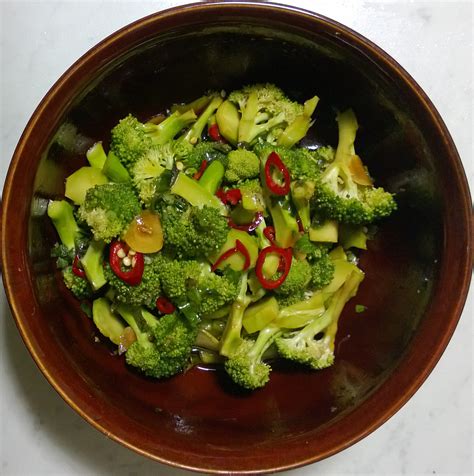 Marinovaná brokolice